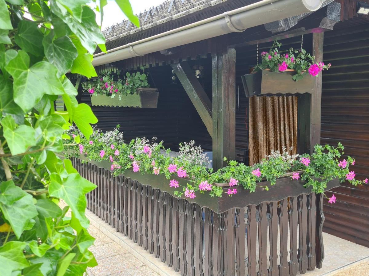 Amb Village Point Dob 外观 照片